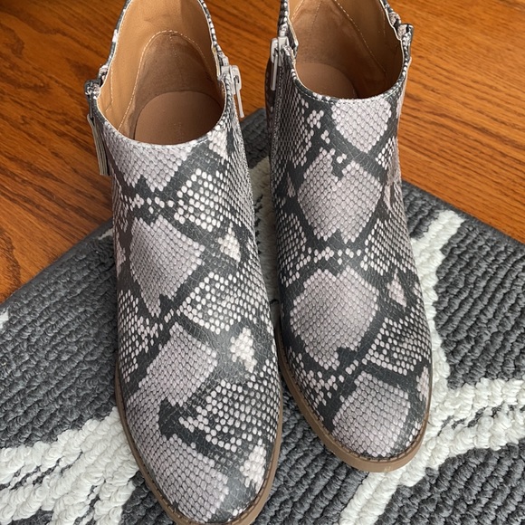 UNIVERSAL THREAD booties - Picture 4 of 6